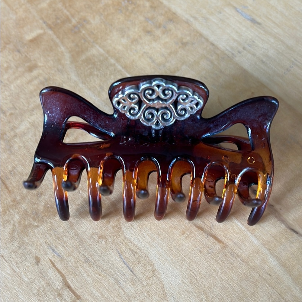 Elegant Brown Hair Claw Clip